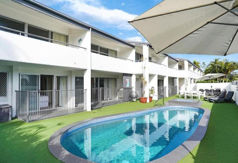 Noosa Parade Holiday Inn