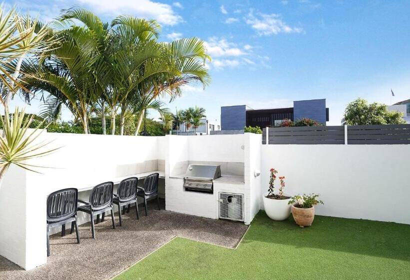 Noosa Parade Holiday Inn