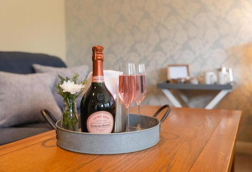 Общежитие Fox And Hounds Llancarfan