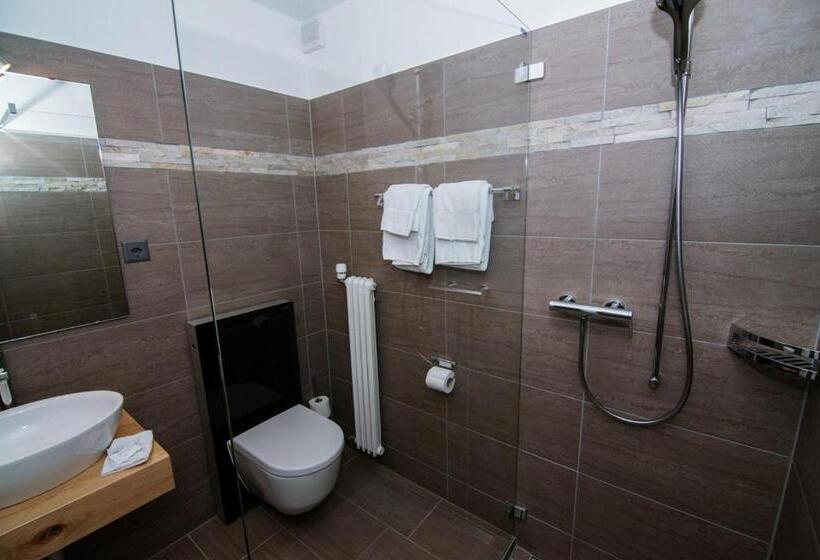 הוסטל La Reserve