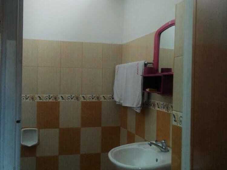 فندق Ang S