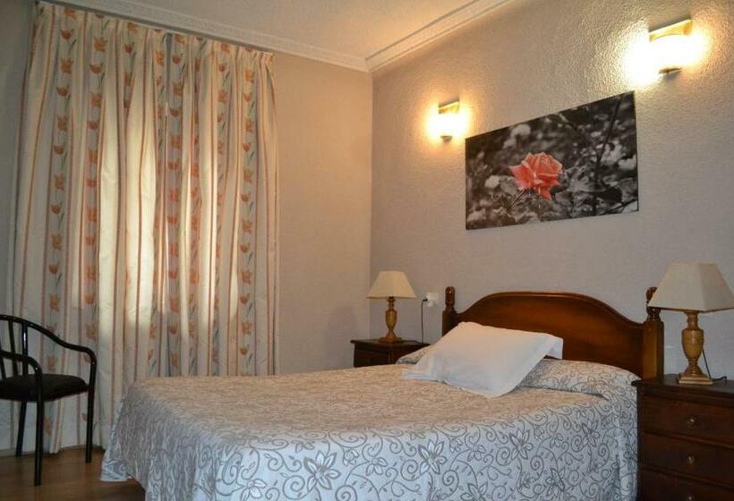 پانسیون Hostal Aribel Longinos