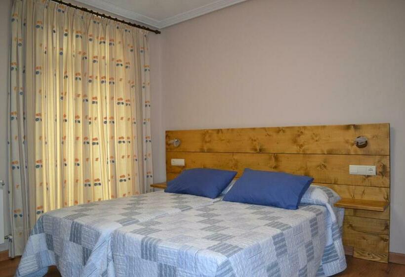 ペンション Hostal Aribel Longinos