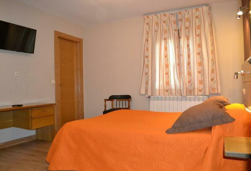 پانسیون Hostal Aribel Longinos