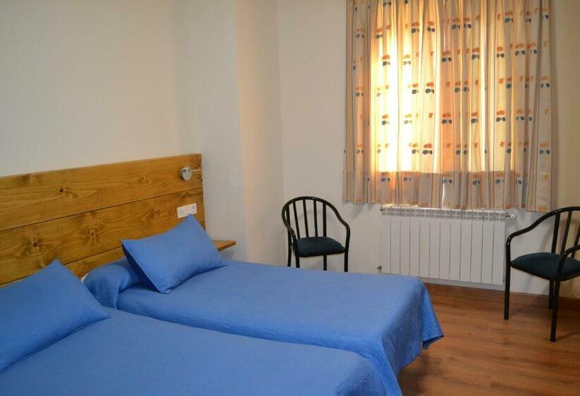 پانسیون Hostal Aribel Longinos