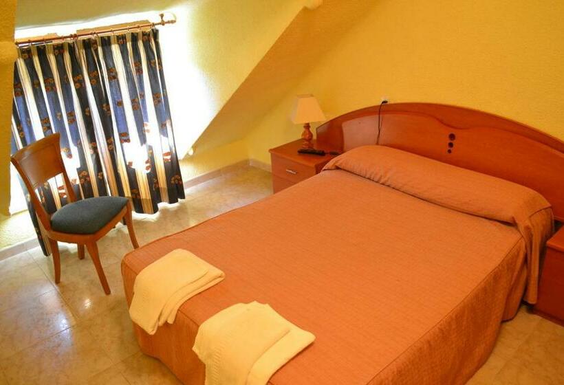 ペンション Hostal Aribel Longinos
