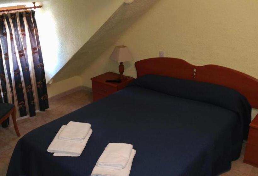 پانسیون Hostal Aribel Longinos