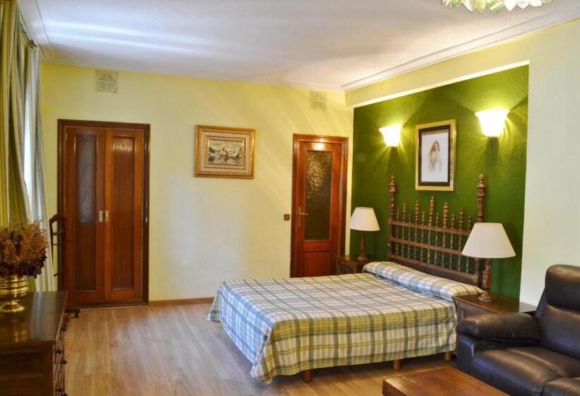 پانسیون Hostal Aribel Longinos