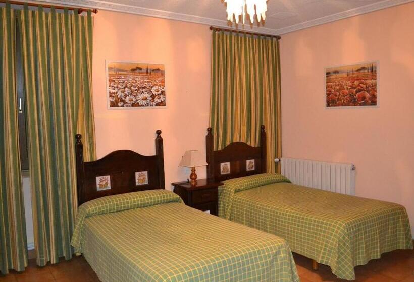 پانسیون Hostal Aribel Longinos