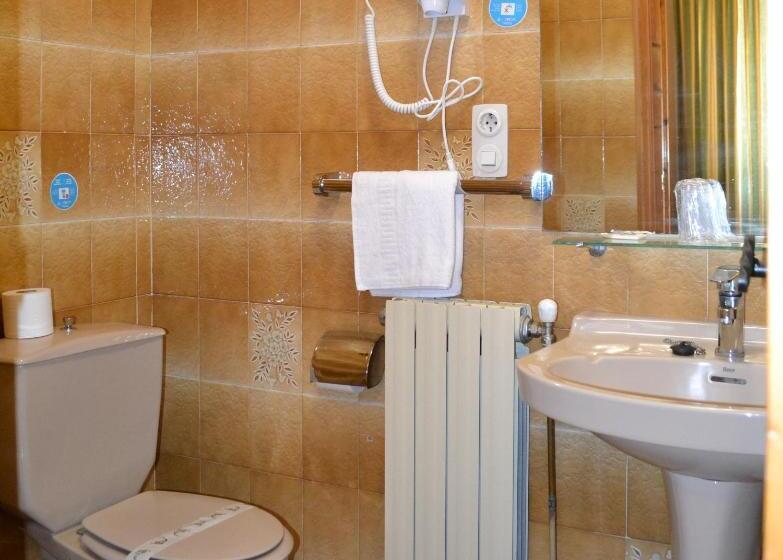 ペンション Hostal Aribel Longinos