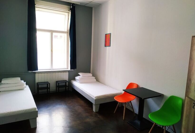 2b Hostel & Rooms