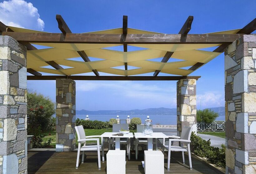 Aeolis Apartments & Studios