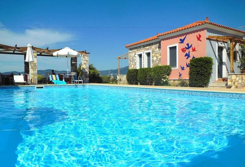 Aeolis Apartments & Studios