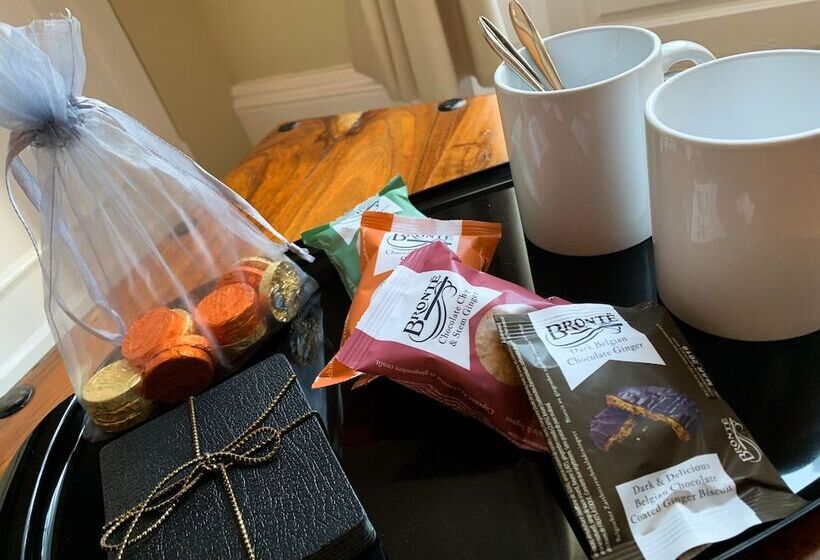 민박 White Linen Whitby, Room Only