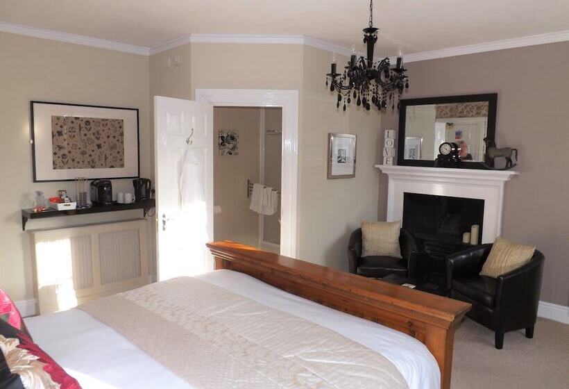 민박 White Linen Whitby, Room Only