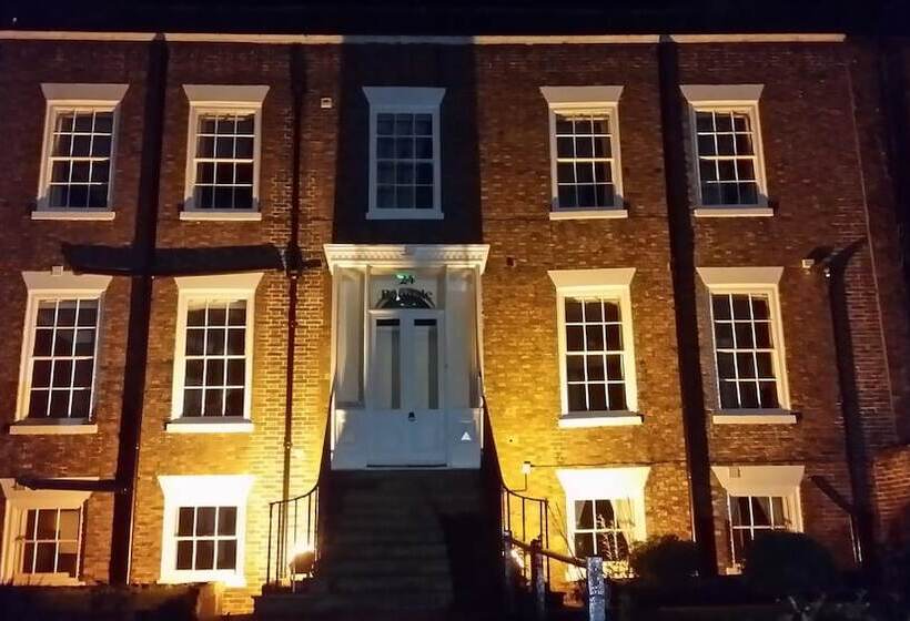 민박 White Linen Whitby, Room Only