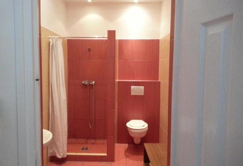 Хостел Caterina Private Rooms And Apartments