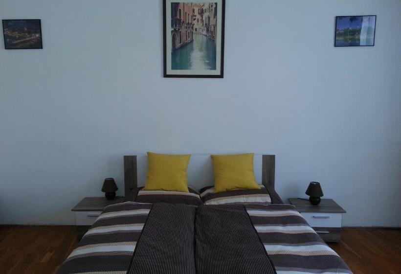 Хостел Caterina Private Rooms And Apartments