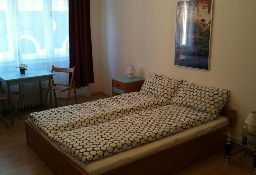 Хостел Caterina Private Rooms And Apartments