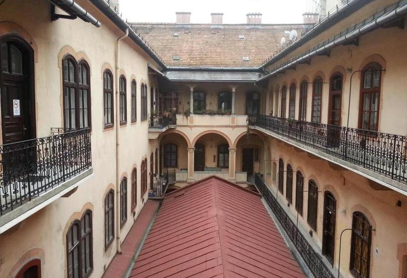 Хостел Caterina Private Rooms And Apartments