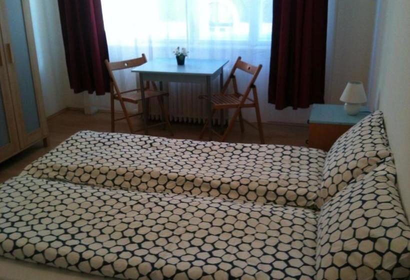 Хостел Caterina Private Rooms And Apartments