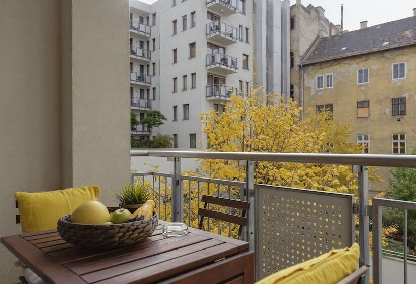 Central Passage Apartments By Vagabond