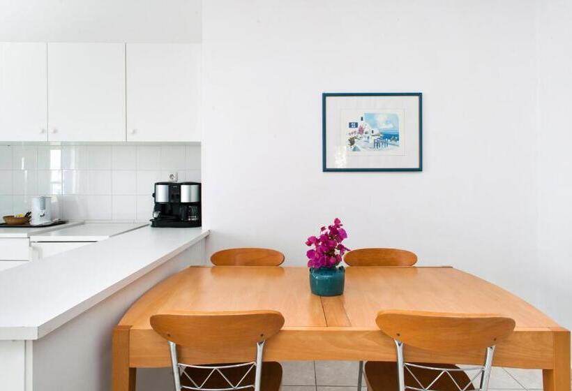 Daphne S Club Hotel Apartments