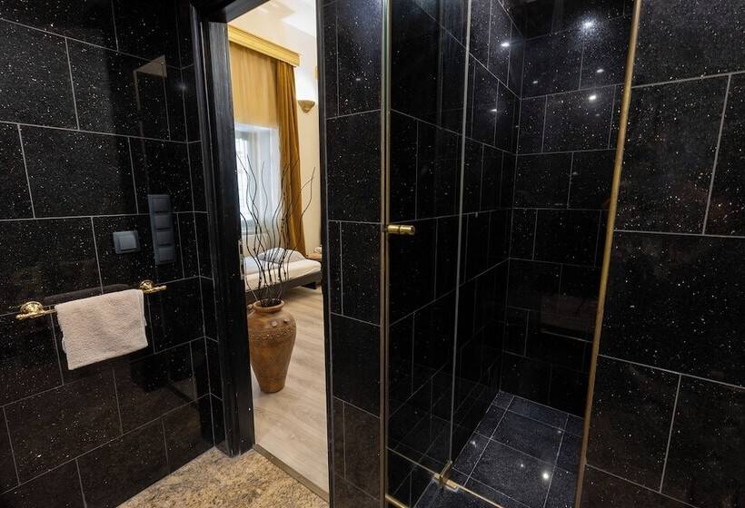 Friends Hostel & Apartments