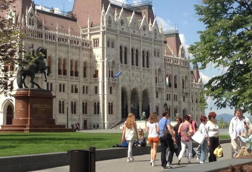 פונדק Jazzy Vibes Parliament Rooms And Ensuites