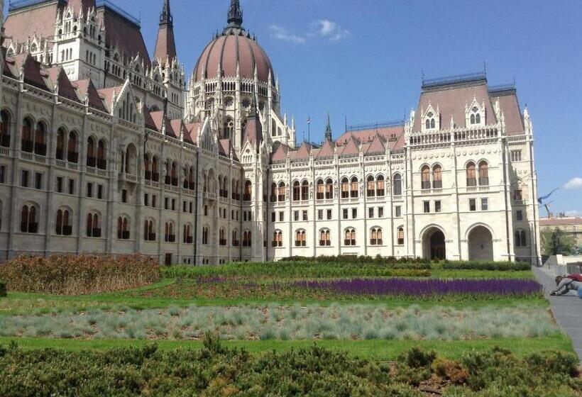 פונדק Jazzy Vibes Parliament Rooms And Ensuites