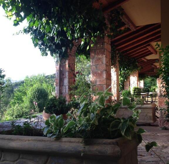 בית מלון כפרי Aphrodite's Inn Kalavrita