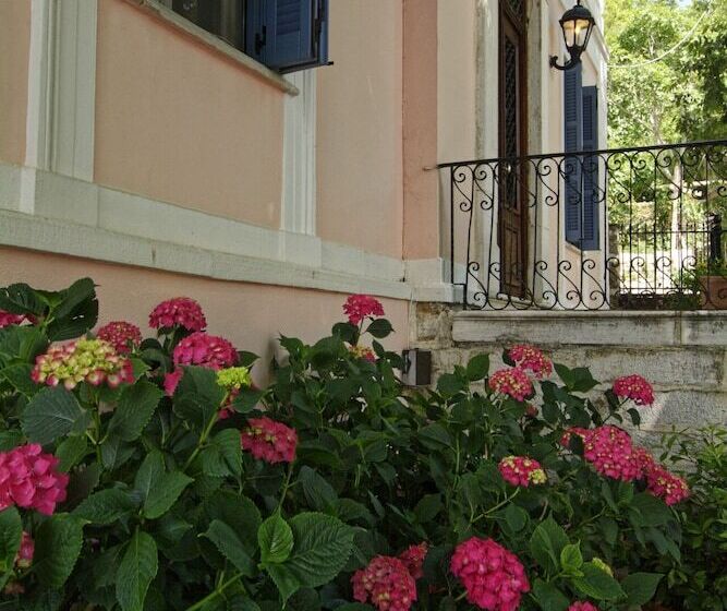 בית מלון כפרי Archontiko Naoumidi