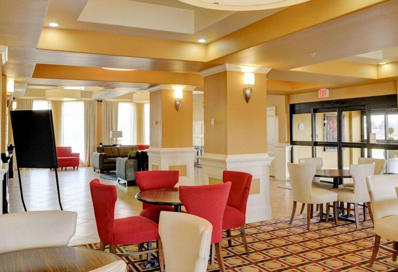 هتل Comfort Inn & Suites Fort Smith I540