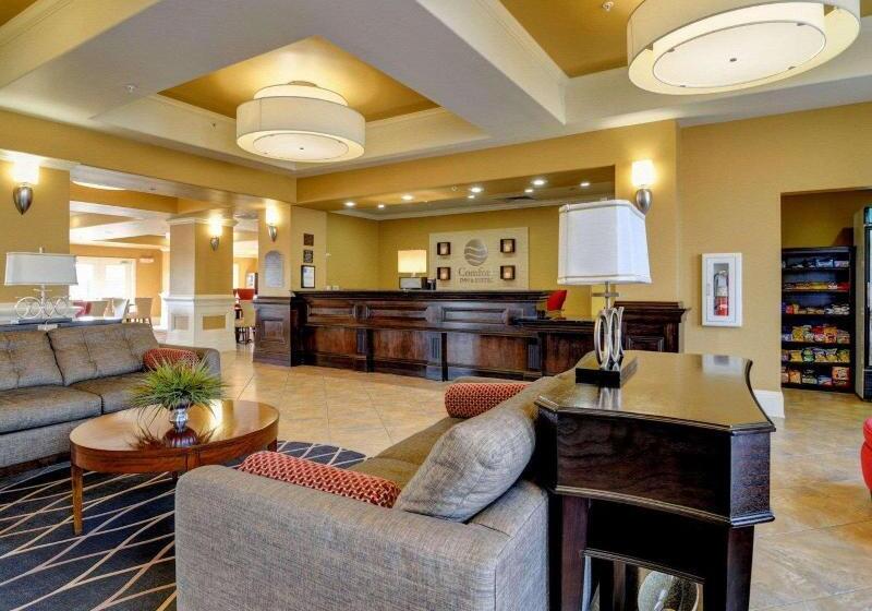 هتل Comfort Inn & Suites Fort Smith I540