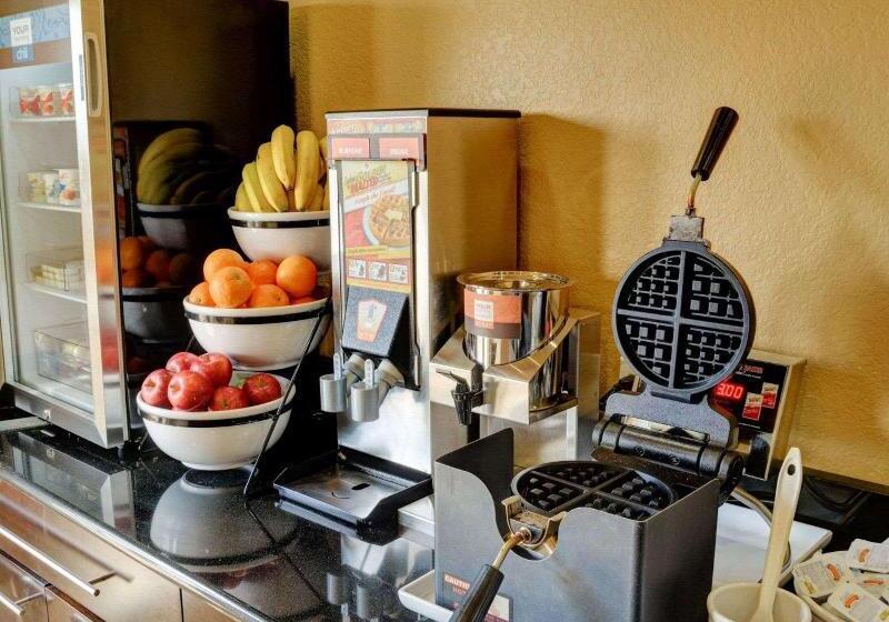 هتل Comfort Inn & Suites Fort Smith I540