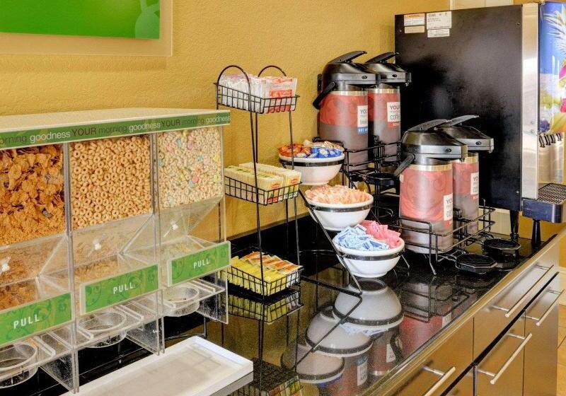 هتل Comfort Inn & Suites Fort Smith I540