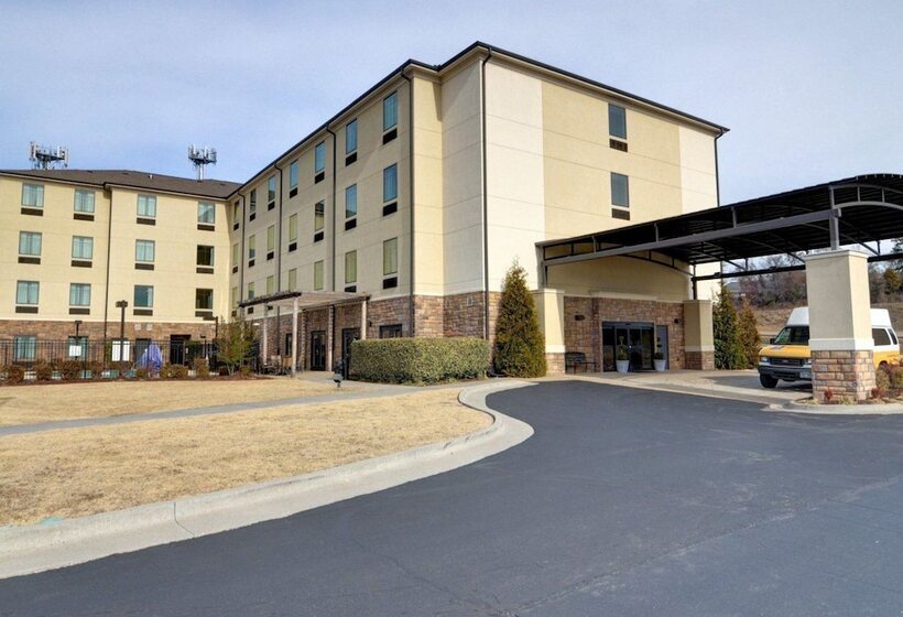 هتل Comfort Inn & Suites Fort Smith I540