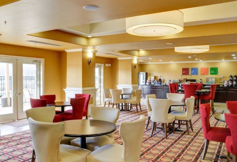 فندق Comfort Inn & Suites Fort Smith I540