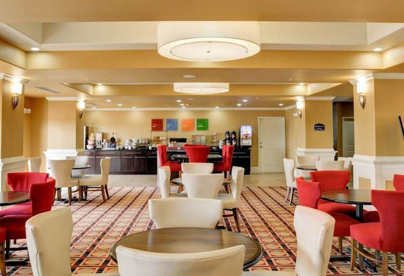 هتل Comfort Inn & Suites Fort Smith I540