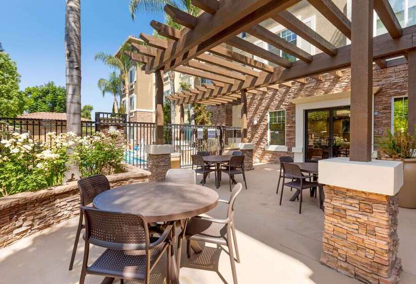 فندق Comfort Inn & Suites Near Ontario Airport