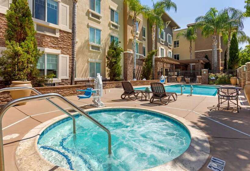 فندق Comfort Inn & Suites Near Ontario Airport