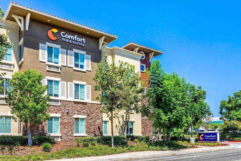 فندق Comfort Inn & Suites Near Ontario Airport