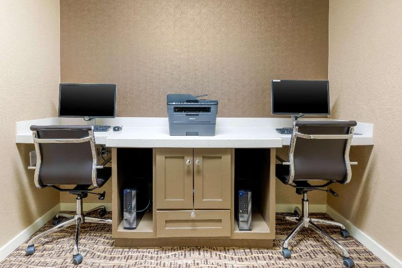 فندق Comfort Inn & Suites Near Ontario Airport