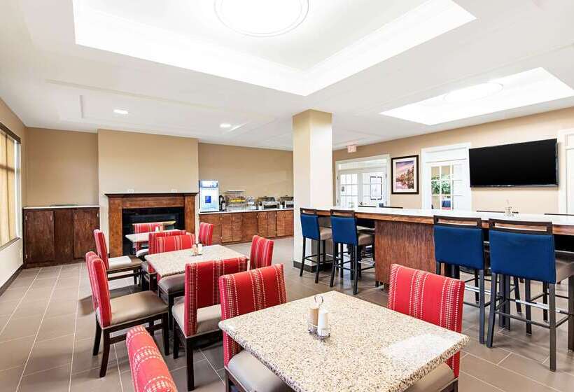 فندق Comfort Inn & Suites Pine Bluff
