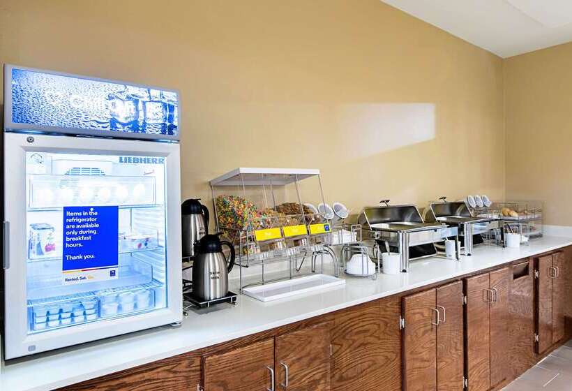 فندق Comfort Inn & Suites Pine Bluff