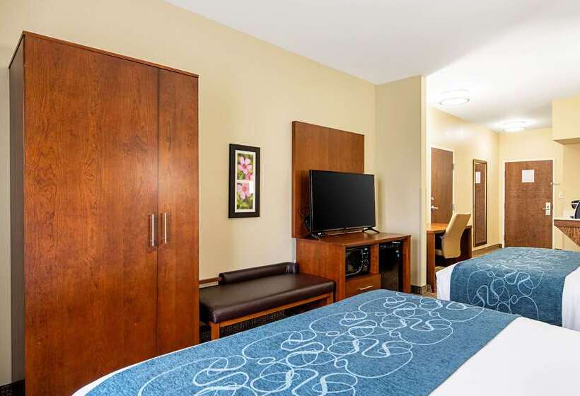 فندق Comfort Inn & Suites Pine Bluff