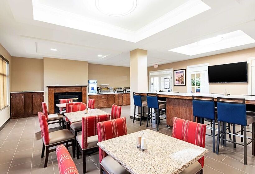 فندق Comfort Inn & Suites Pine Bluff
