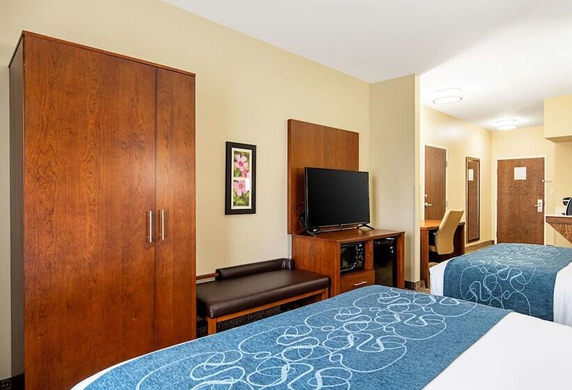 فندق Comfort Inn & Suites Pine Bluff