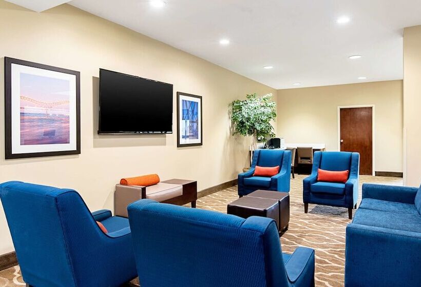 فندق Comfort Inn & Suites Pine Bluff