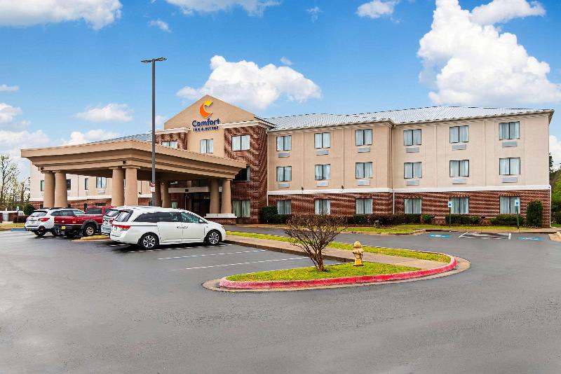 فندق Comfort Inn & Suites Pine Bluff